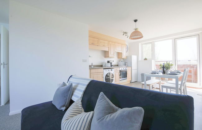 2 Bed Apartment Overlooking Water - Foto 25