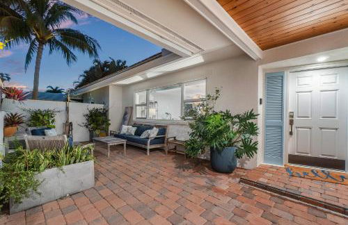 Seven Palms Waterfront- Private Dock, Heated Pool & Lanai -Walk to beach! by Maven Vacation Rentals - Foto 38