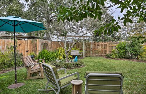 Walk to Beach from Chic Old Town Apartment with Yard - Foto 17