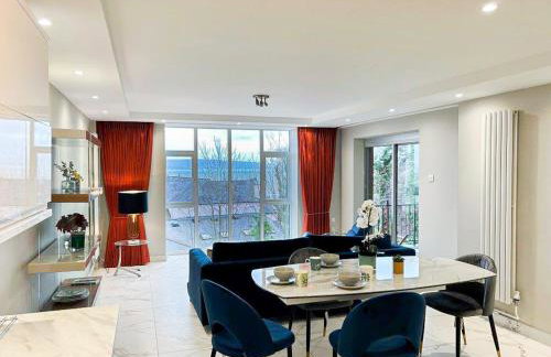 Modern Luxurious Apartment w/ Patio Balcony & View - Foto 14