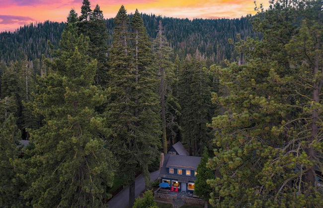 West Shore Lake House by Avantstay Ski Cabin w/ Backyard Sledding Hill! - Photo 56