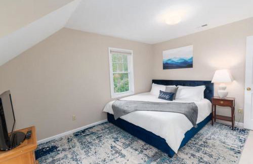 Family and Pet Friendly Retreat with Sauna, Firepit, Pond Views Near Route 151 Wineries - Foto 10