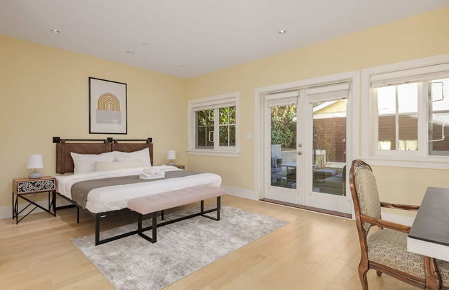 Stunning 3 Bedroom Secondary Suite N Van - Photo 22