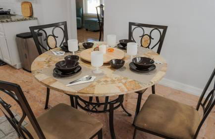 Maple House Romantic Getaway WHot Tub Near IAH - Foto 35