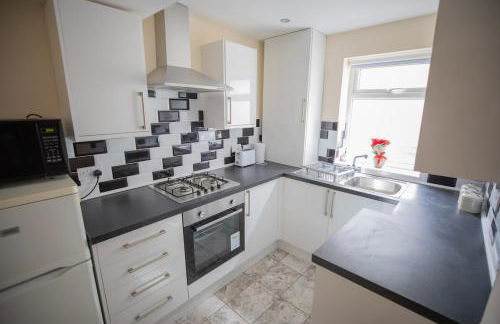 Crystal House Flat 3 - free private parking - metro - Foto 16