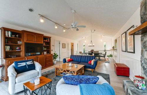 Deck and Community Perks Sky Valley Home! - Foto 8