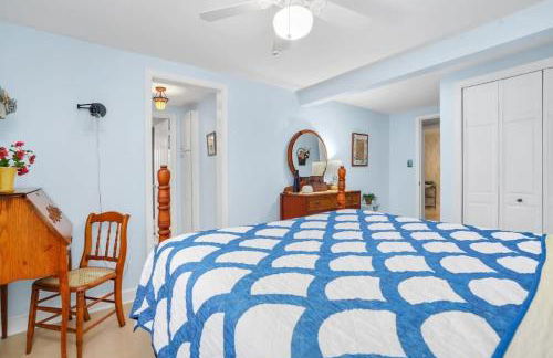 Cozy cottage w creekside fire pit & patio - Foto 22