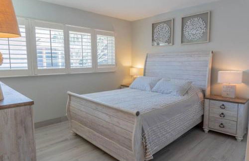 Amazing water front view home newly renovated 3BD 2BTH - Foto 25