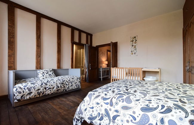 Holiday Home in Saint-hubert With Fenced Garden - Photo 2