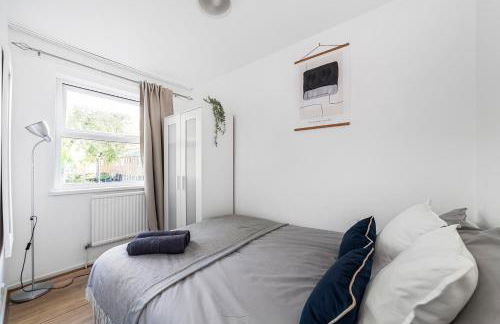 Arte Stays - 3-Bedroom Bright House London, Haggerston, Garden, Parking, 8 min walk to Haggerston Station, weekly or monthly stays, serviced accommodation - 7 guests - Foto 24