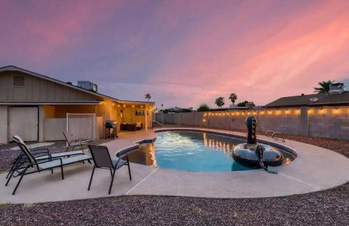 Peaceful Family Friendly 4 Bedroom Home with pool - Photo 15