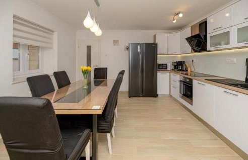 Gorgeous Home In Nadin With Wifi - Photo 26