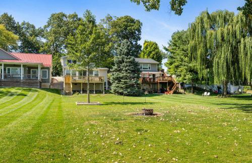 Lakefront Home on Pike Lake with Private Dock and Firepit - Foto 23