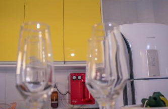 MAIOR NOTA - 2 Quartos com AR CONDICIONADOS SPLIT, Air Fryer, Wi-Fi, Disney Plus, Star Plus, HBO Max, Cadeiras de Praia, Caixa Térmica, Churrasqueira, Rede para Descanso e Chuveirão - 8 pessoas - CONFORTO Máximo - Melhor Localização!! - Photo 18