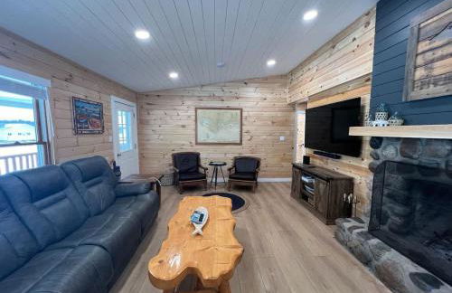 'Lakeside' Cottage with porch and sandy beach - Photo 2