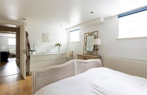 2 double bedroom large modern self contained apartment Free parking - Foto 5