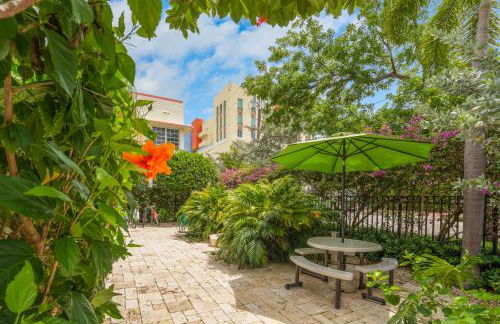 Fountain condo 2 story Pool BBQ Balcony - Photo 12
