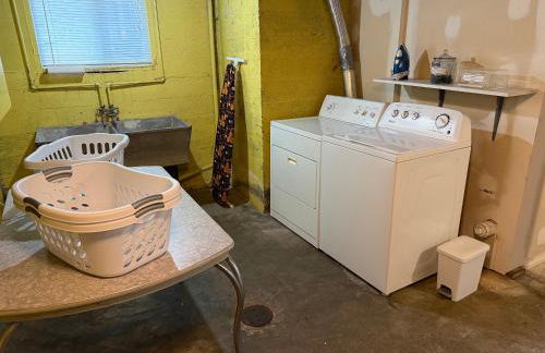 Spacious 5BR 2BA Home - Fenced Yard, BBQ, Fire Pit - Foto 16