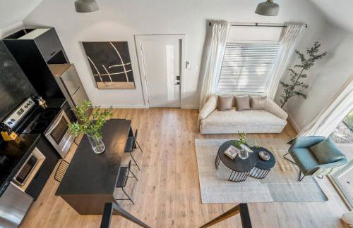 Tiny Home with a Cozy Loft for Quiet Moments - Foto 7