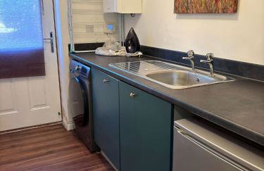 WS10 Contractor House 3 Bed 3 Bath with Parking - Foto 15