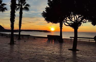 SeaHomes Vacations - Seafront Mediterranean Ap & PKG - Foto 27