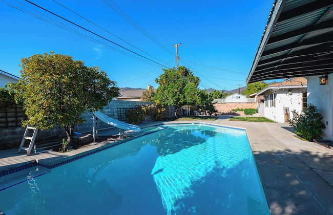 Luxury Estate With Sparkling Pool & Elegant Amenities - Foto 58