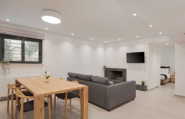 Athenian Riviera Secluded Apartment - Photo 20