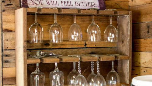 Spacious Cabin for a Group Getaway Overlooking Junior Lake in Florida - Photo 4