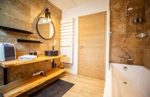 Lodge ou Gîte de caractére avec jaccuzi spa piscine - Foto 40