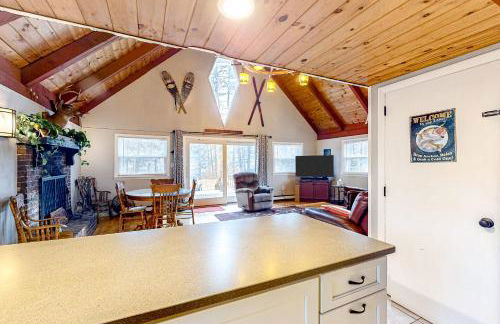 Dock! Dog-Friendly Lakefront Gem in Southern Maine - Foto 11