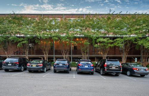 Downtown Durham 2BR Apt Walk Everywhere & Wifi - Foto 110