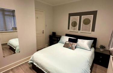 Central 1bedroom Apartment, connected via underground, overground and many bus routes - Foto 1