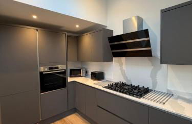 Luxury House, Great Location in Redditch - Contractors - Families - Groups - Relocators - Sleeps 9 - Foto 11