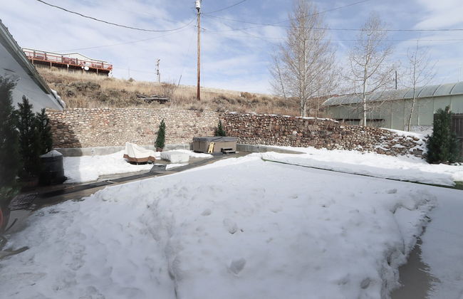 Downtown Granby Retreat & Spa - Photo 32