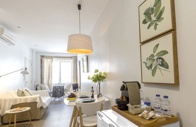 Bright 3BR Flat w/ AC in City Center by LovelyStay - Photo 58