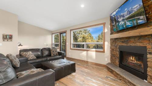 The Pine Getaway on 60 Acres with Hot Tub - Foto 4