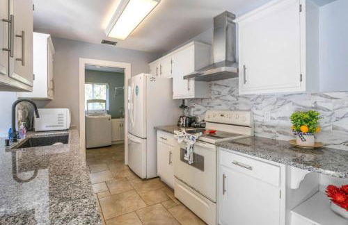 Beach Retreat Downtown Hot Tub - Foto 24