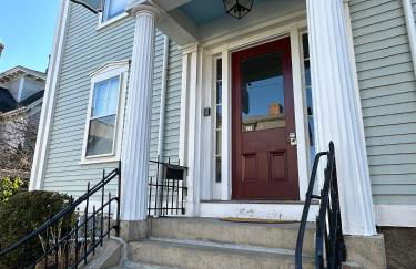 Charming Victorian Home Downtown Newport - Photo 2