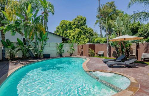 Cozy Home with Pool and Jacuzzi Minutes from Universal Studios - Foto 1