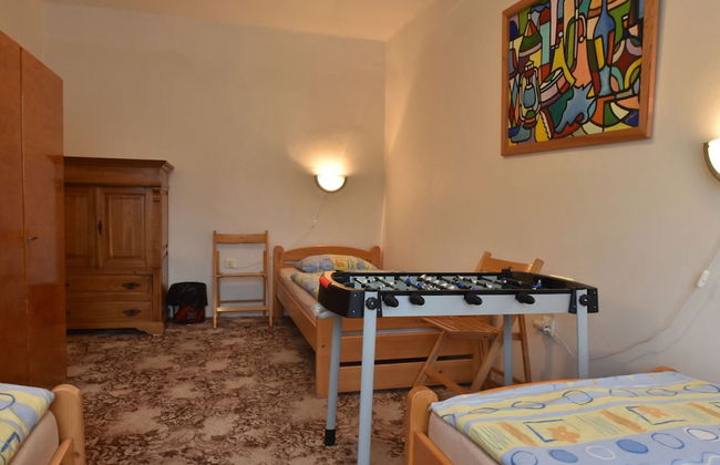 Serene Holiday Home in Mladé Buky with Private Pool and Trampoline - Foto 4