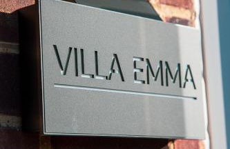 Villa Emma - Modern Bungalow with EV Point, Free Parking & Workspace - Photo 23