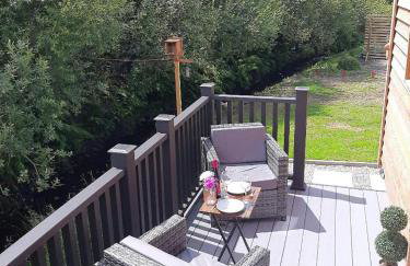 Min yr Afon - Cabin - Sleeps 2 - Hot Tub - Parking - Foto 45