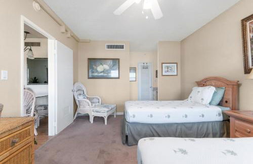 Spacious 3BR Beachfront Condo with Balcony & Parking - Foto 23