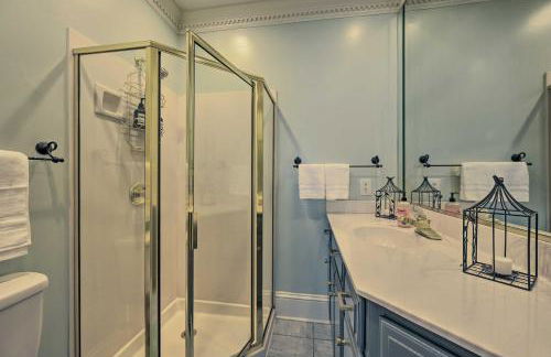 Bright Greensboro Escape about 1 Mi to Downtown - Foto 16