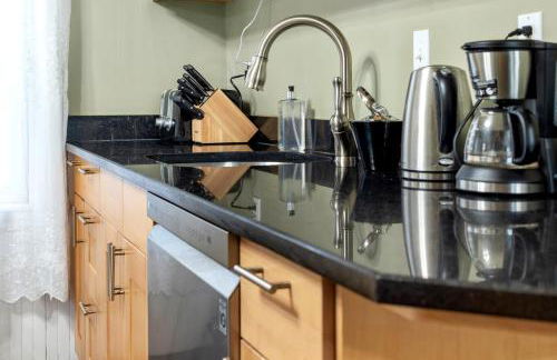 Bright & Spacious 3BR, Mins from Downtown, Easy to Gillette, Parking - Foto 36