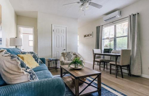 One bedroom private apt 2 blocks to beach King Bed - Foto 6
