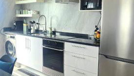 Isa's Pier View House - Photo 2, stove