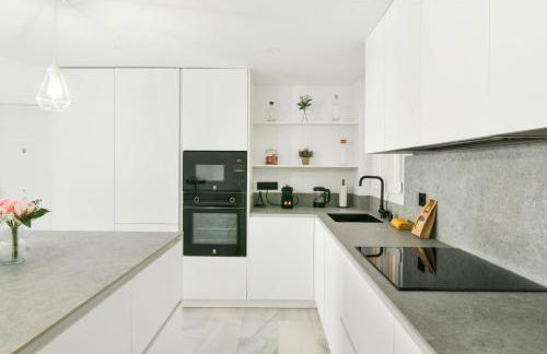 Magnificent- 2Bd 2Bth- City Center - Photo 19