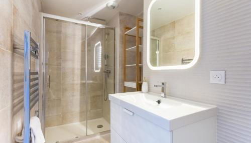 Appart Hotel NuitéeJour Le Mans Centre Jaurès - Foto 3, Shower