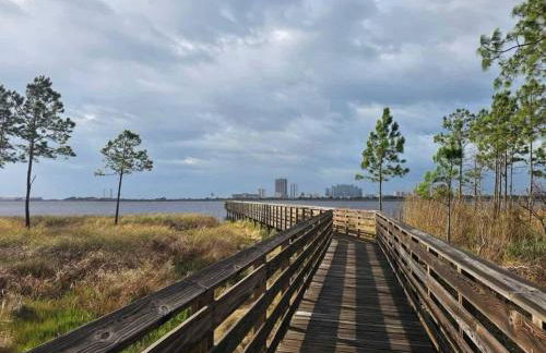 Chic Dog-Friendly 4BR | OWA + Beach + Fenced Yard - Foto 58